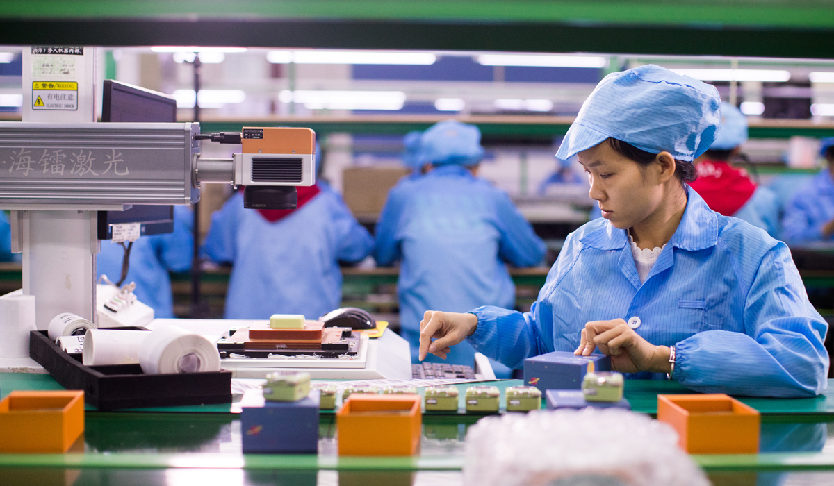 組裝加工-鐳雕作業