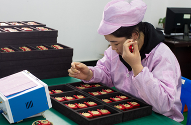 組裝加工-藍牙音響聽音作業