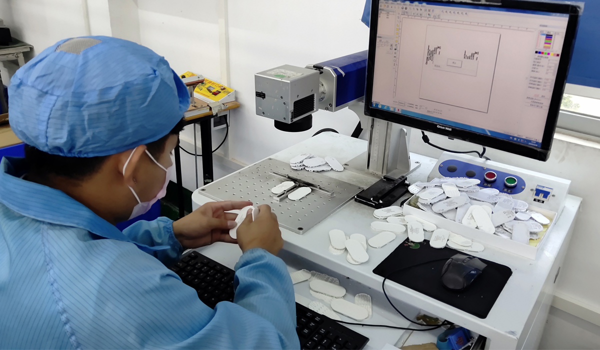 組裝加工-絲印雕刻作業